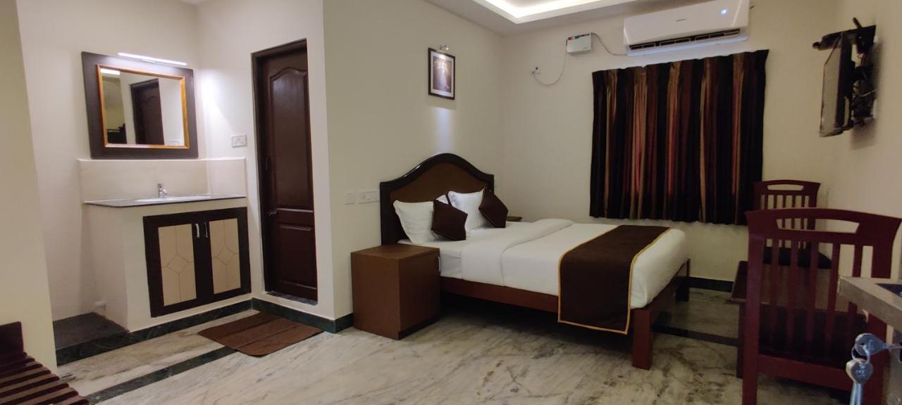 Rmc Travellers Inn Chennai Bagian luar foto