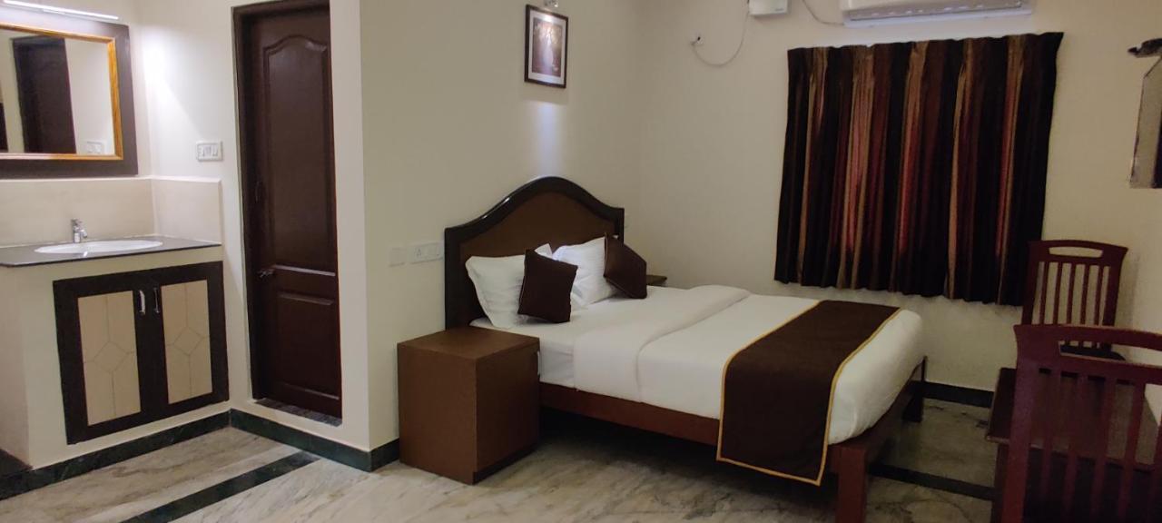 Rmc Travellers Inn Chennai Bagian luar foto